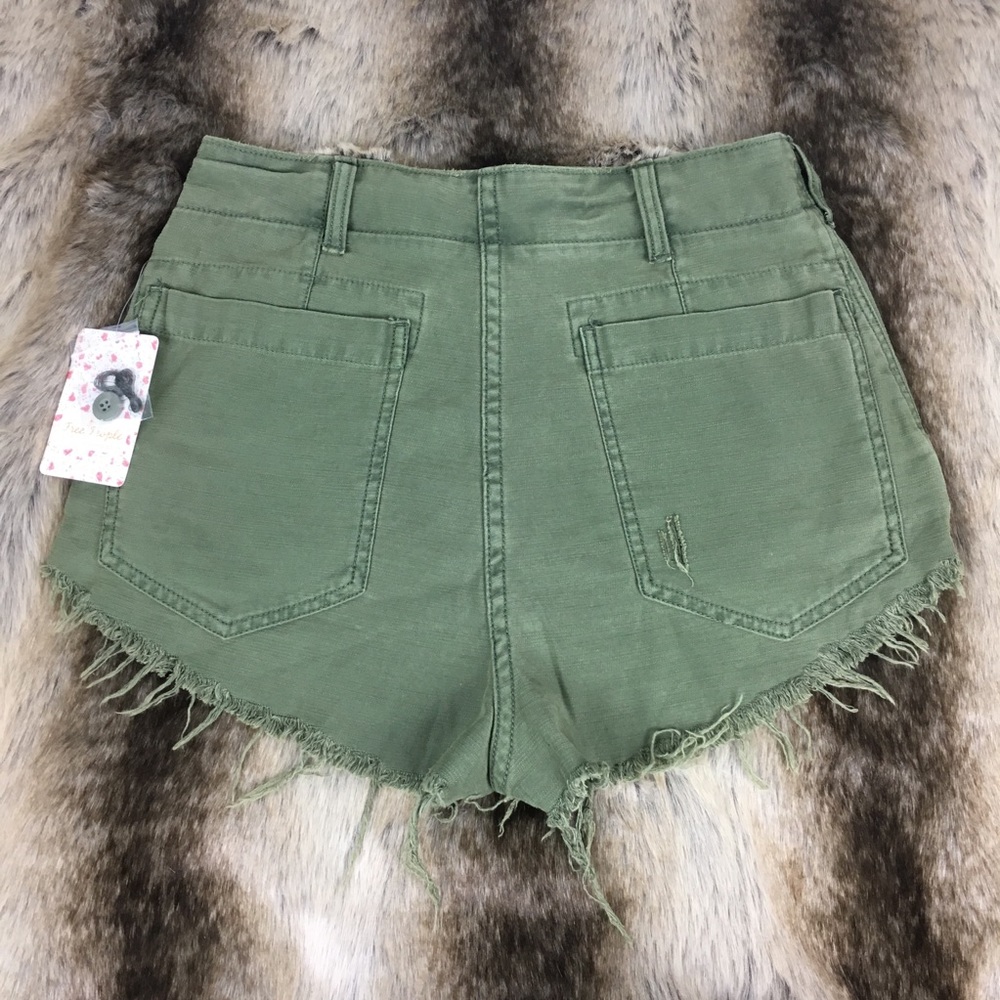 🛍 Free People Raw and Patched Short Moss NWT - Picture 4 of 7
